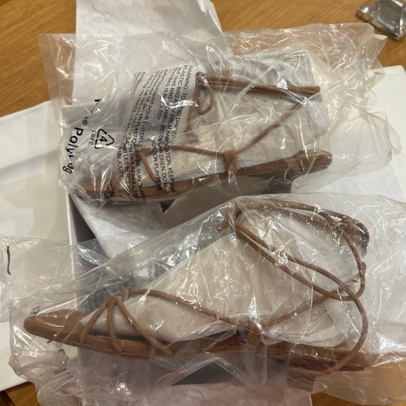 Veronica beard ankle toe sandal - Picture 3 of 9